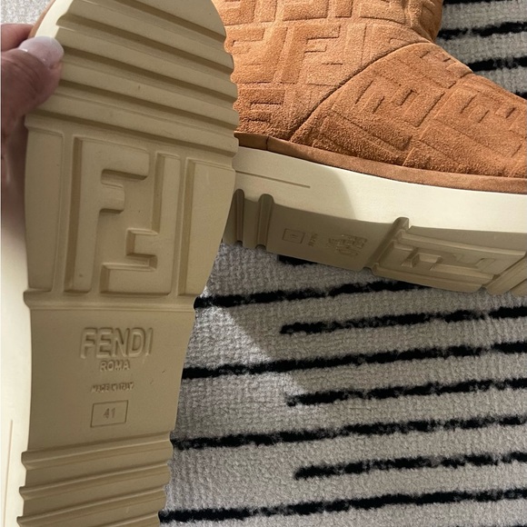 SOLD!! Fendi Women's Camel Shearling Winter Boots - Picture 5 of 6